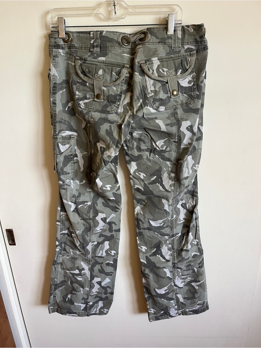Vintage lei women’s low rise Camouflage Cargo Pants - Olive Camo - Picture 5 of 6